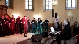 Zu Gast in der Stadtkirche: Die Gospel-SeleXion mit Band unter der Leitung von Peter Stolle.